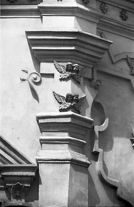 Капітель пілястри вівтаря. Вигляд з…