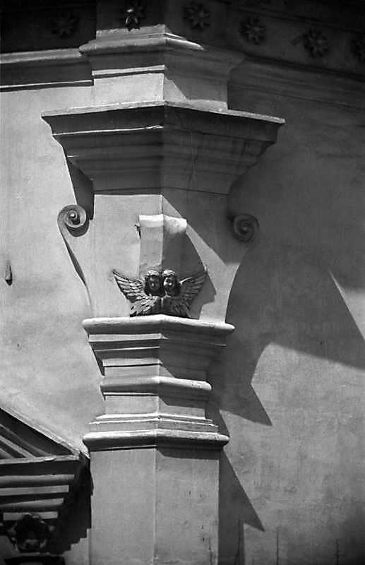 1989 р. Капітель пілястри південного…