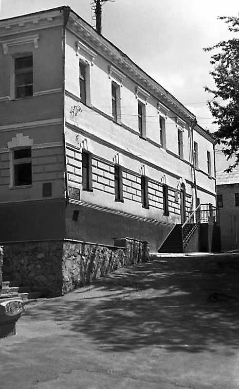 1989 р. Бічний фасад