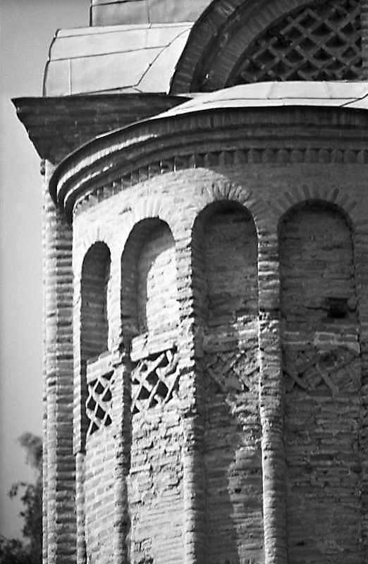 Верхня частина південної апсиди