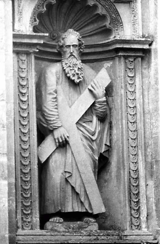 Ніша з фігурою апостола Андрія