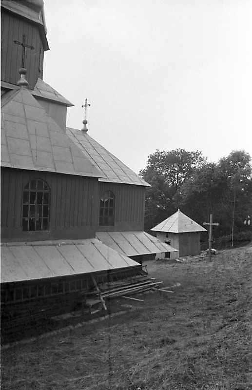 1989 р. Фрагмент церкви і дзвіниця.…