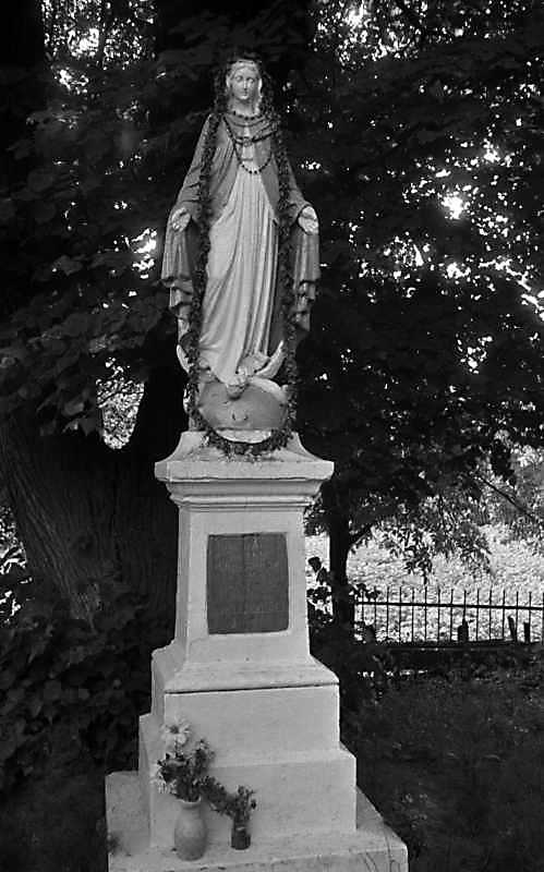 1989 р. Скульптура “Непорочне зачаття”…