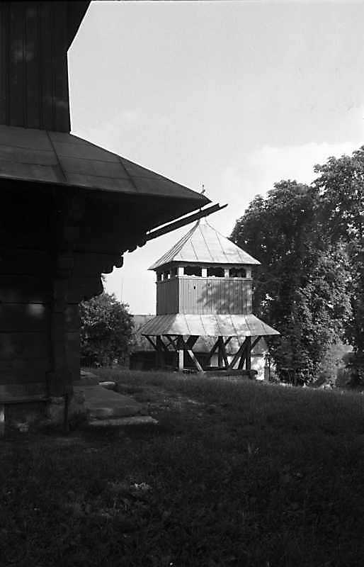 1989 р. Фрагмент церкви і дзвіниця.…