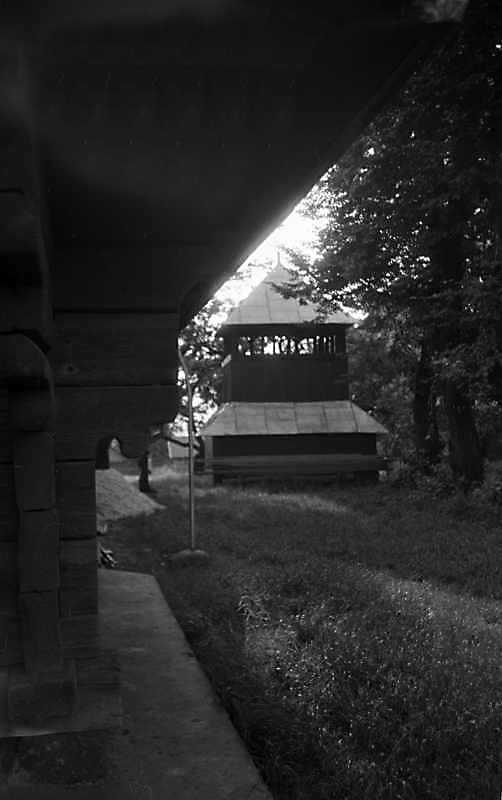 1989 р. Фрагмент церкви і дзвіниця.…