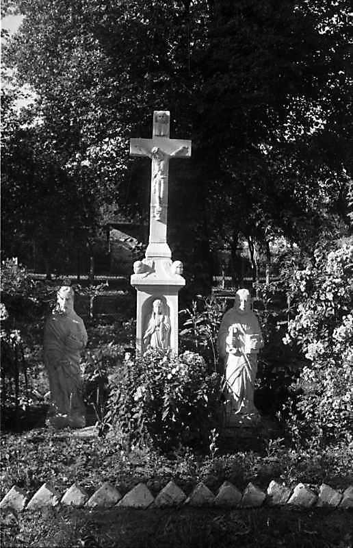 1989 р. Скульптура “Розп’яття з…