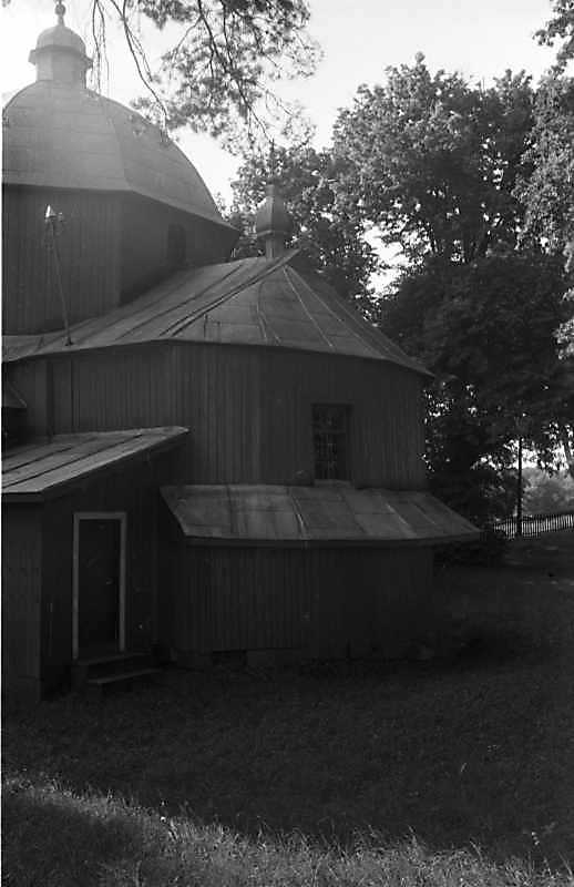 Нава і вівтар