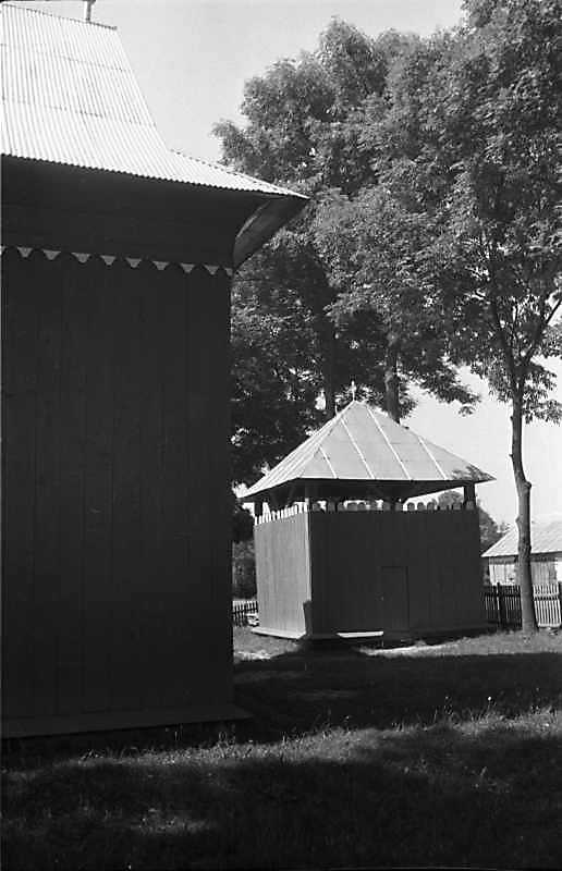 1989 р. Бабинець церкви і дзвіниця.…