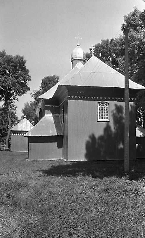 1989 р. Дзвіниця і церква. Вигляд з…