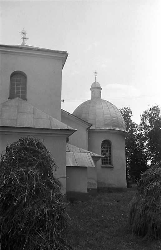 Вівтар і південна каплиця