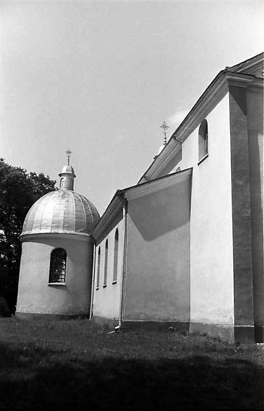 Південна каплиця і південний фасад