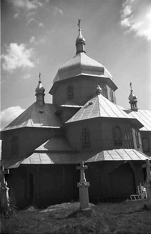 Вівтар і нава