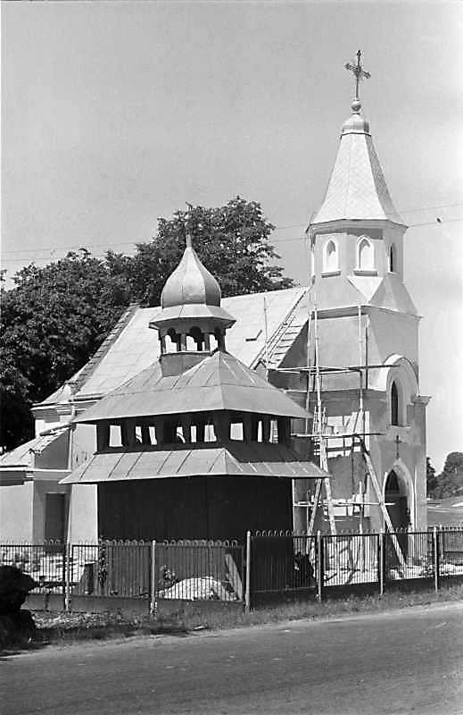 1989 р. Костел і дзвіниця. Вигляд з…