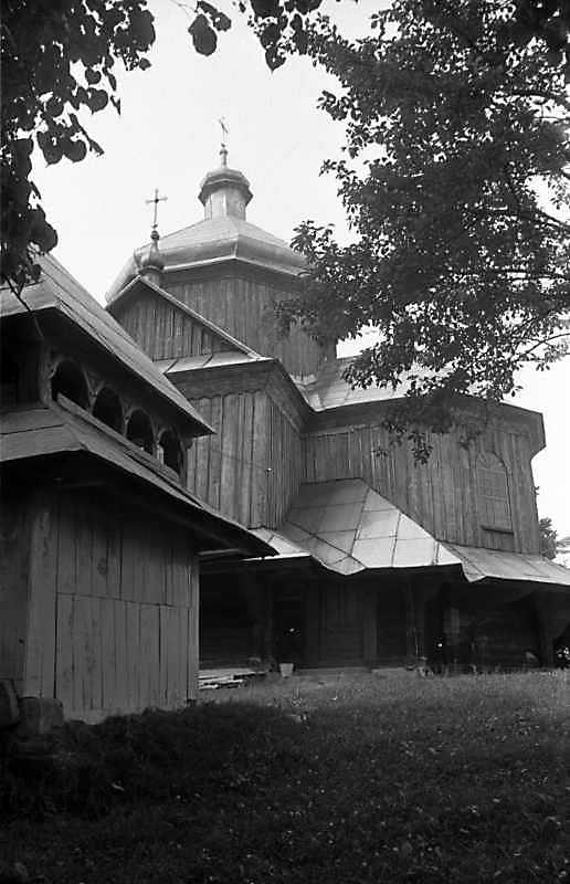 1989 р. Дзвіниця і церква. Вигляд з…