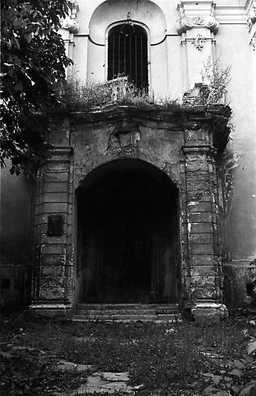 1989 р. Портал головного фасаду.…