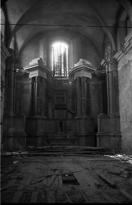 1989 р. Інтер’єр з видом на вівтар