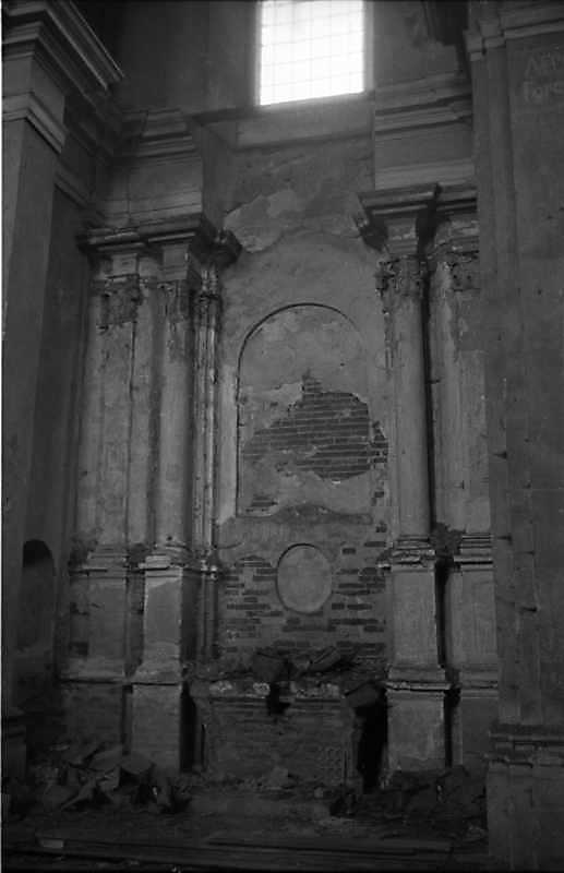 1989 р. Інтер’єр бічного (південного)…