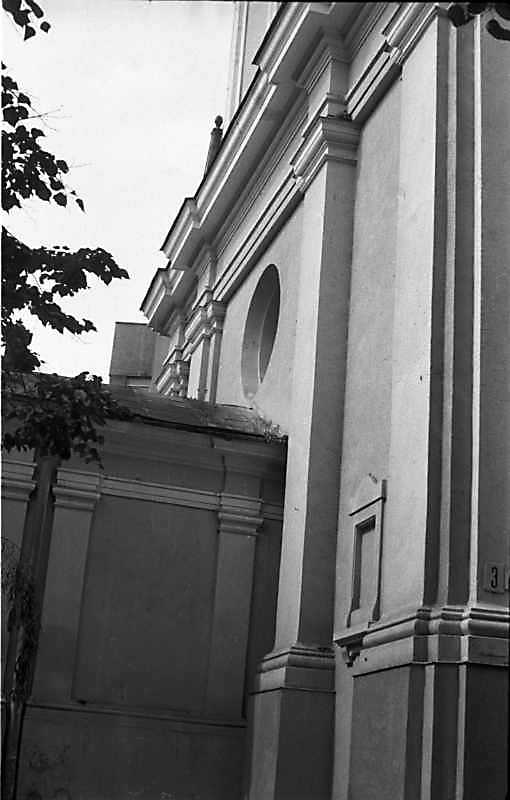 1989 р. Фрагмент головного фасаду.…