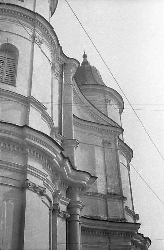 1989 р. Верхній ярус головного фасаду.…