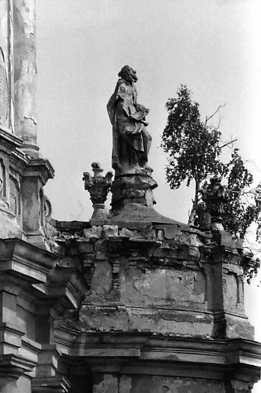 Постать апостола на східному розі