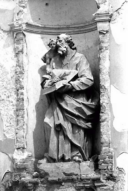 Постать євангеліста Матфія в ніші