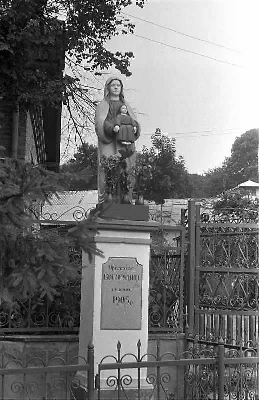 1989 р. Скульптура богородиці з…