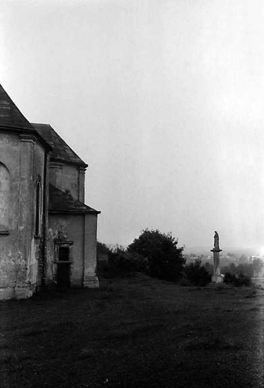 Колона зі скульптурою (північна)