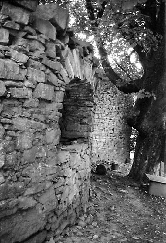 1989 р. Фрагмент башти з бійницею та…