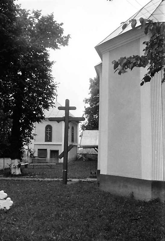 1989 р. Дзвіниця і фрагмент вівтаря…