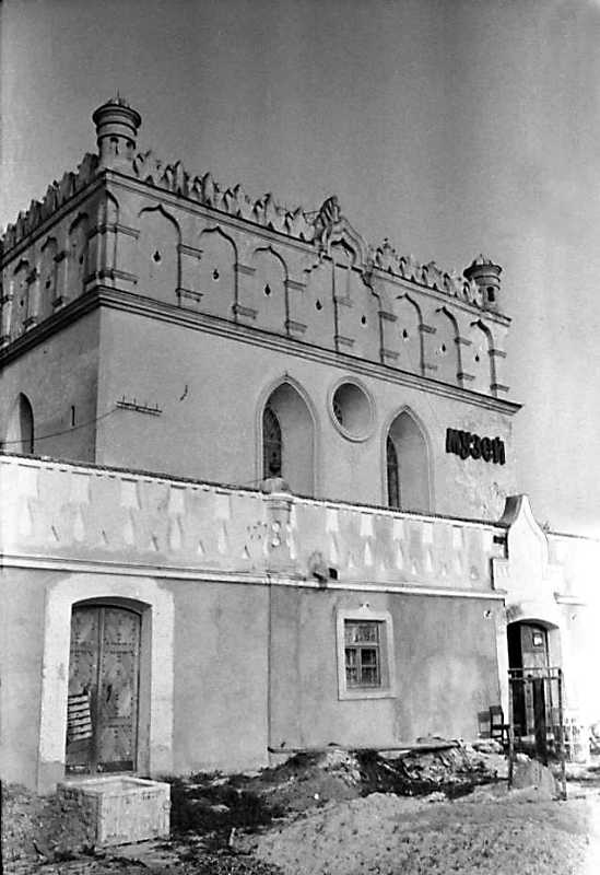 Головний фасад