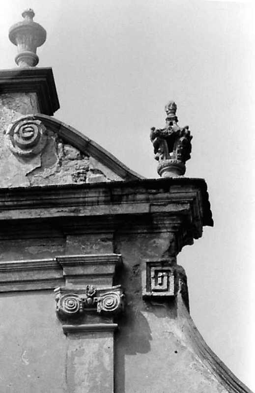 Фрагмент фронтону