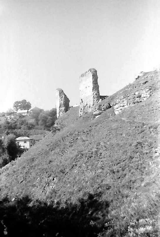 1989 р. Фрагменти мурів 5 і 4. Вигляд…