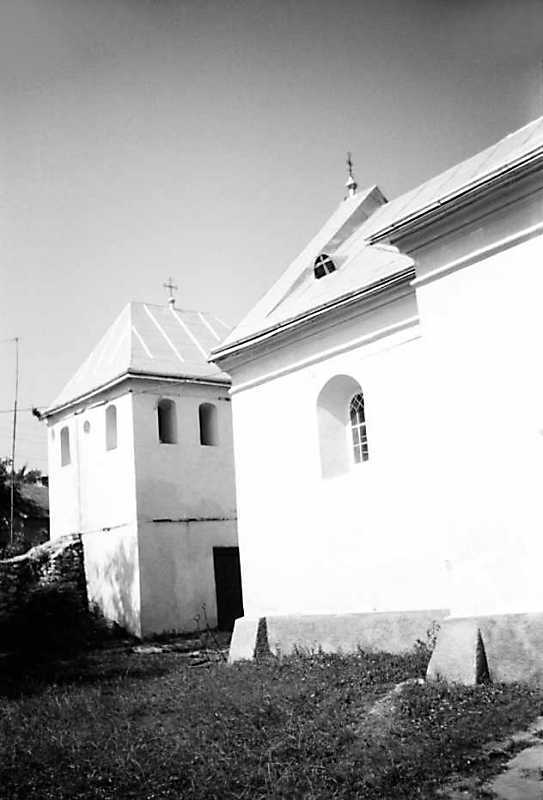 1989 р. Дзвіниця і бабинець церкви.…