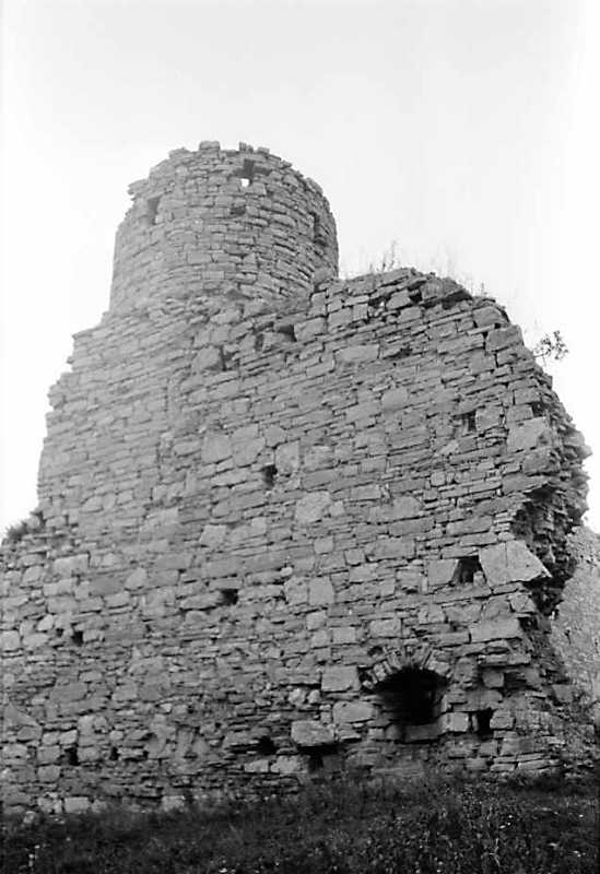 1989 р. Фрагмент муру 2 з баштою.…