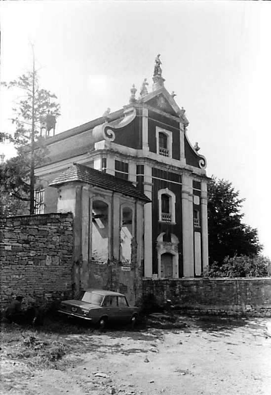 1989 р. Дзвіниця і костел. Вигляд з…