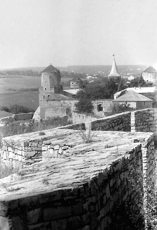 Мури Вірменського бастіону на тлі…