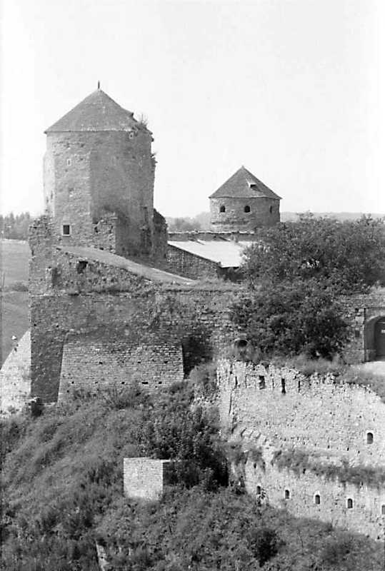 Башти Папська і Ковпак