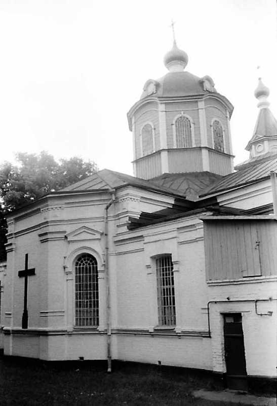 1990 р. Вівтар і нава. Вигляд з…