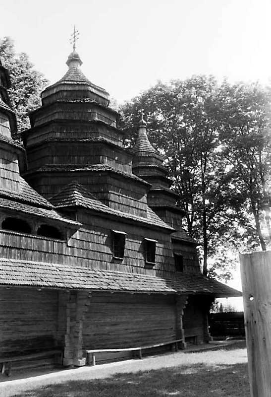 Нава і вівтар