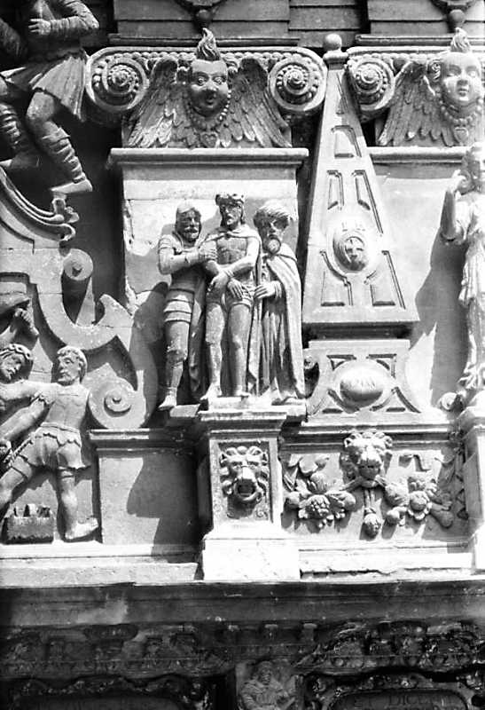 2-й ярус. Поле 25. Постаті 4 – 6