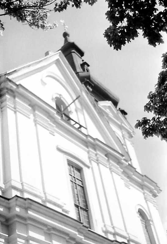 1990 р. Верхня частина головного…