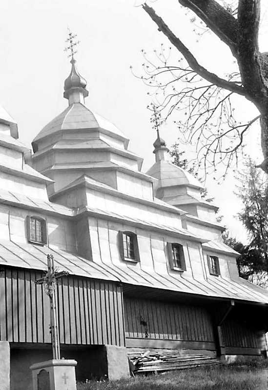 Нава та вівтар