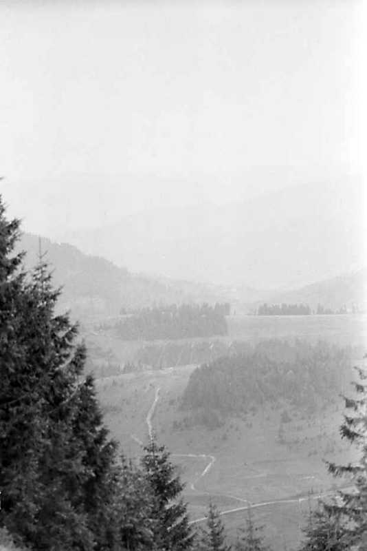 1990 р. Гірський краєвид біля села