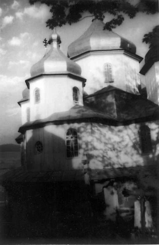 1990 р. Бічне рамено і нава. Вигляд з…