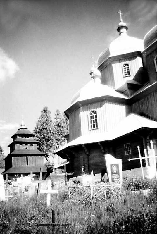 Дзвіниця і фрагмент церкви