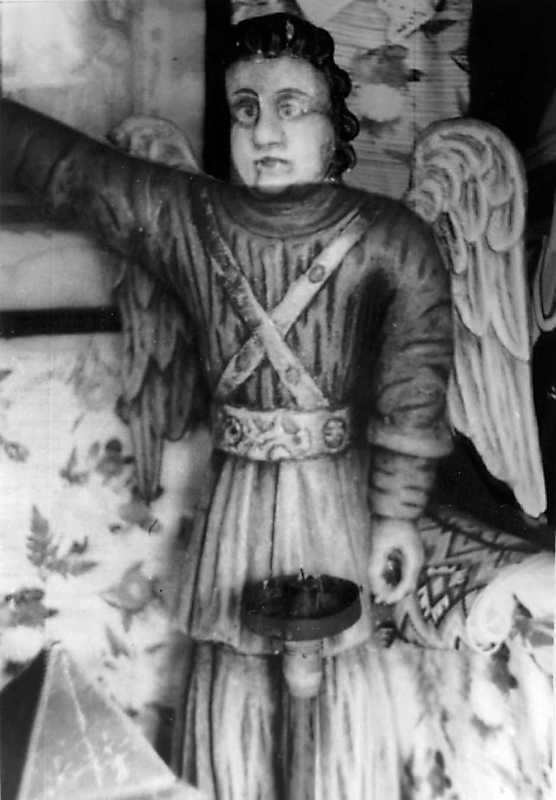 1990 р. Постать ангела біля церкви