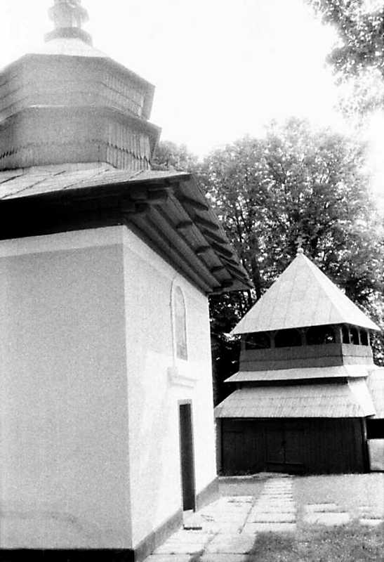 1990 р. Бабинець і дзвіниця. Вигляд з…