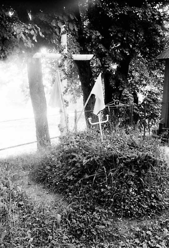 1990 р. Стрілецька моглиа біля церкви