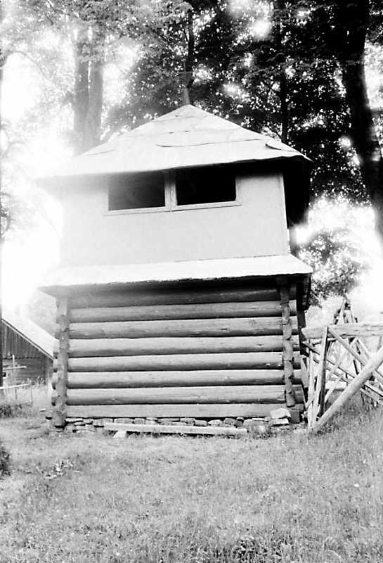 1990 р. Дзвіниця. Вигляд з позиції С1