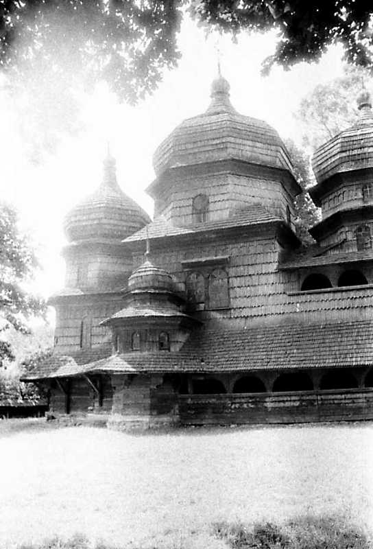 Вівтар і нава